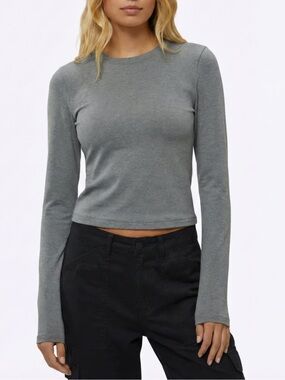 Cuts Long-Sleeve Tomboy Crewneck Tee in Steel | Small